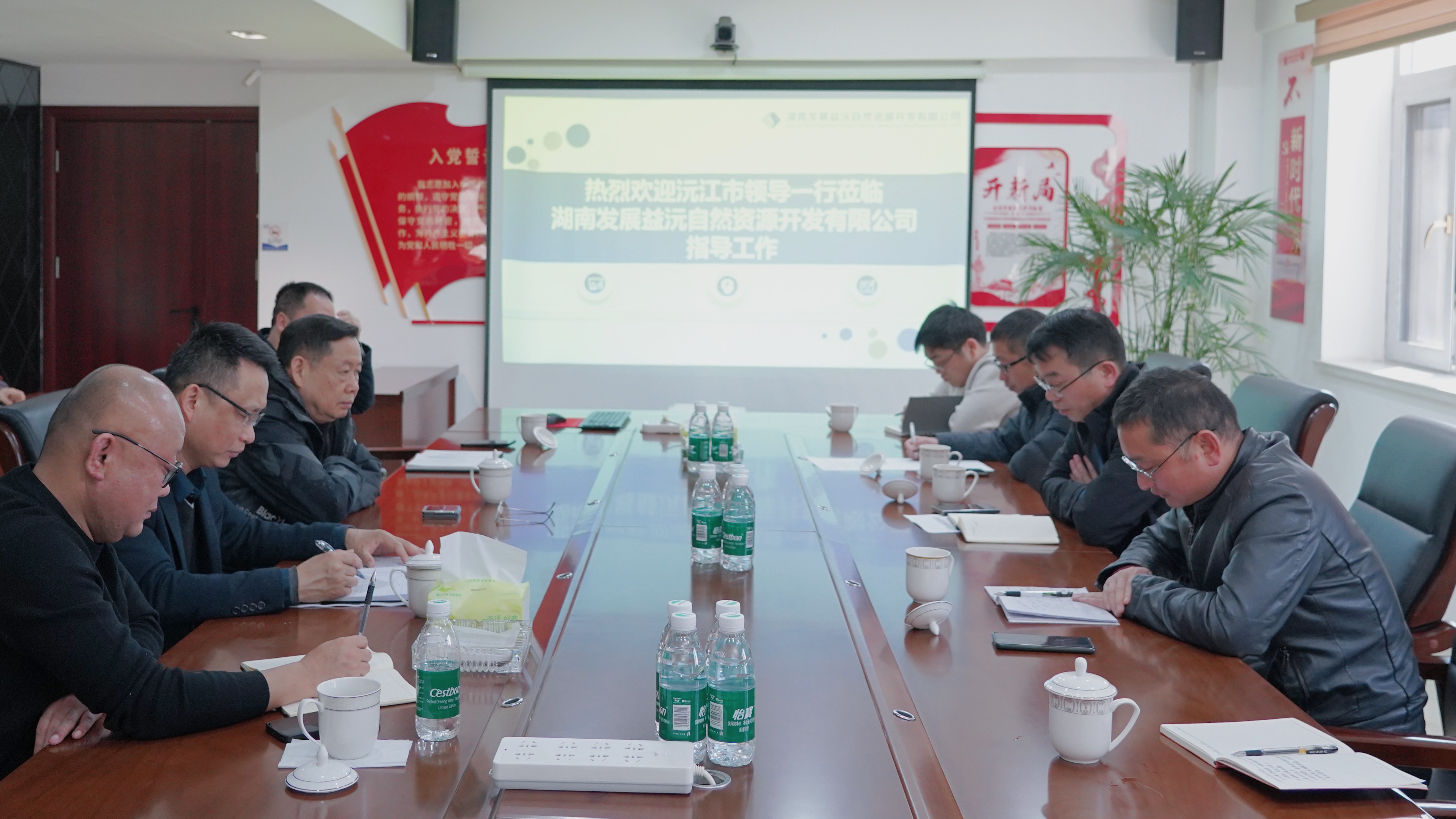 沅江市政协副主席、工商联主席汪交龙到益沅公司调研
