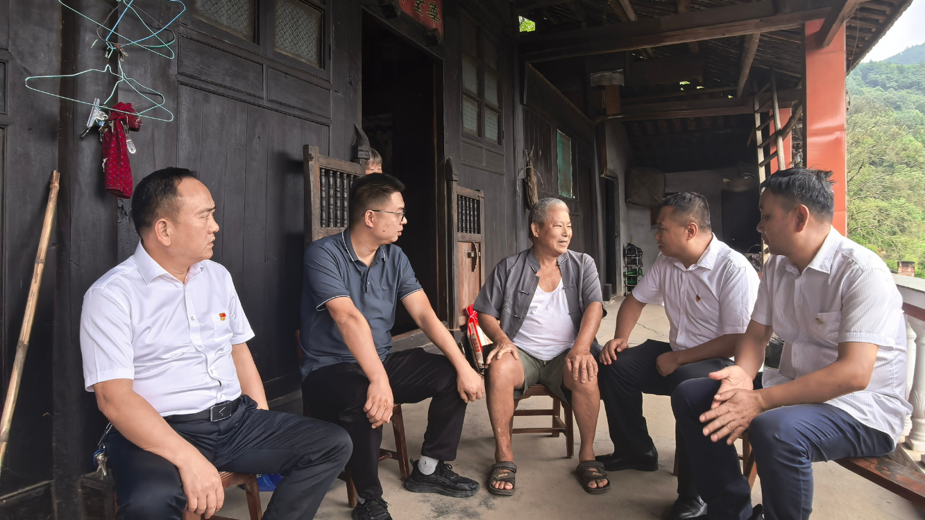 清电公司党支部联合仙人湾瑶族乡党委走访慰问困难党员
